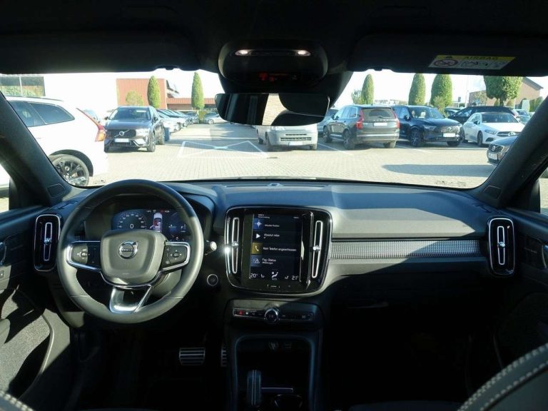 Volvo XC40 Recharge T5 R-Design - photo 8