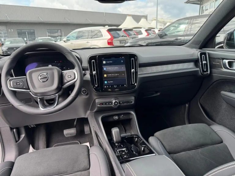 Volvo XC40 B3 Plus Dark - photo 12