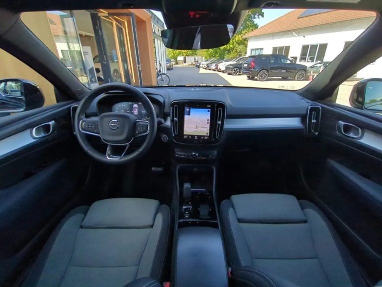 Volvo XC40 T4 Recharge Plus Dark - photo 16
