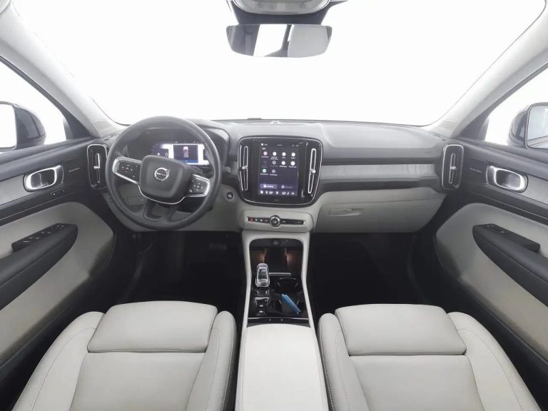 Volvo XC40 B4 Ultimate - photo 3
