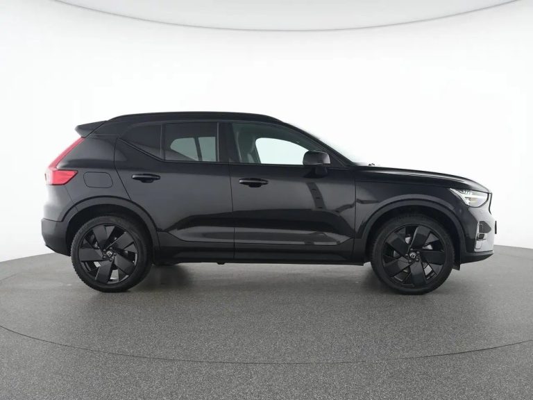 Volvo XC40 B3 Plus Black Edition - photo 11