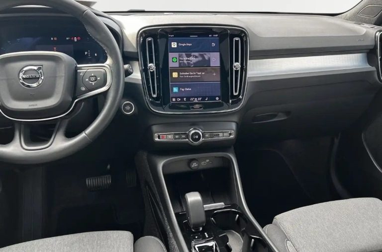 Volvo XC40 B3 Plus Black Edition - photo 12