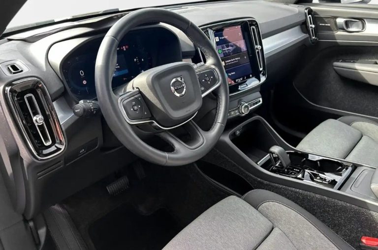 Volvo XC40 B3 Plus Black Edition - photo 14