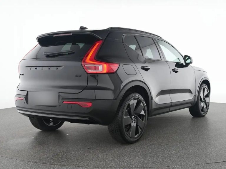 Volvo XC40 B3 Plus Black Edition - photo 2
