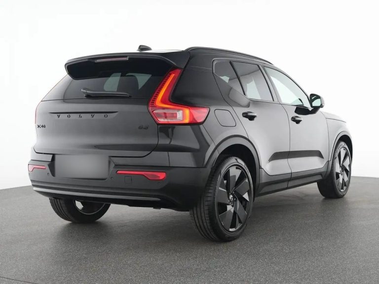 Volvo XC40 B3 Plus Black Edition - photo 2
