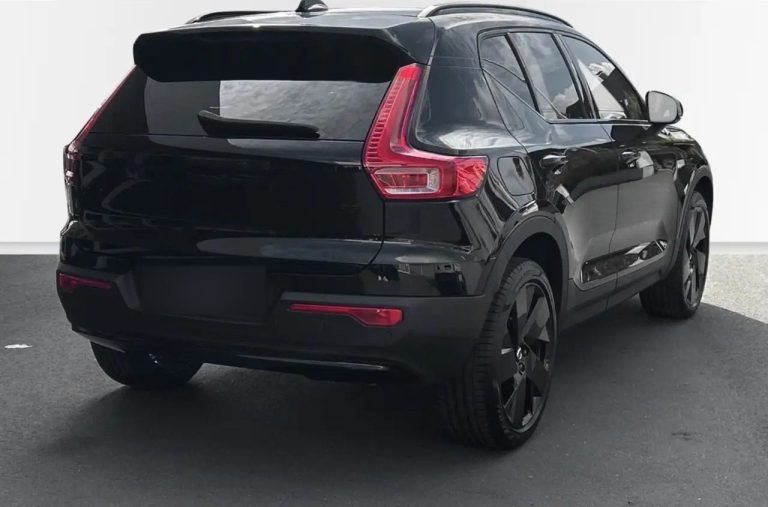 Volvo XC40 B3 Plus Black Edition - photo 2
