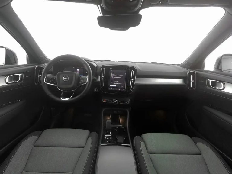 Volvo XC40 B3 Plus - photo 3