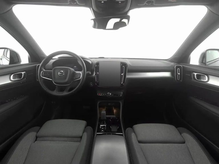 Volvo XC40 B3 Plus Black Edition - photo 3