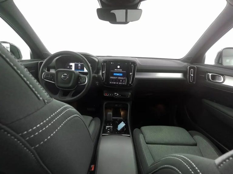 Volvo XC40 B3 Plus Black Edition - photo 3