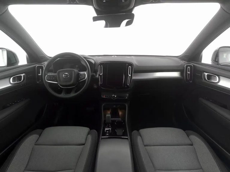 Volvo XC40 B3 Plus Black Edition - photo 3