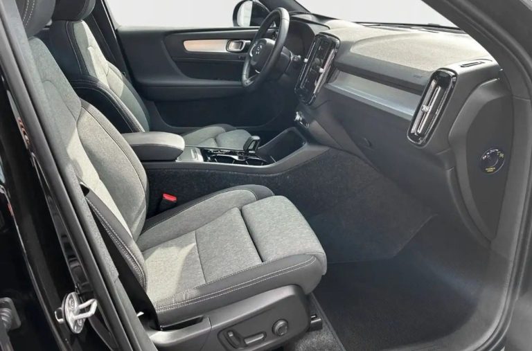 Volvo XC40 B3 Plus Black Edition - photo 3