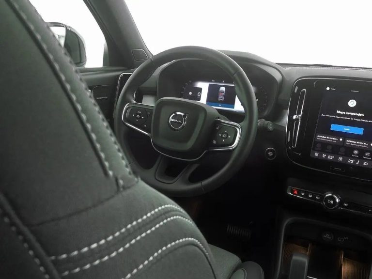 Volvo XC40 B3 Plus Black Edition - photo 4