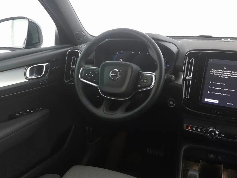 Volvo XC40 B3 Plus Black Edition - photo 4