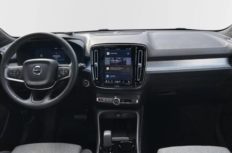 Volvo XC40 B3 Plus Black Edition - photo 4