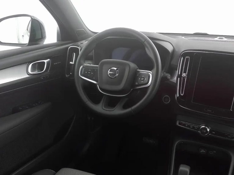 Volvo XC40 B3 Plus Dark - photo 4
