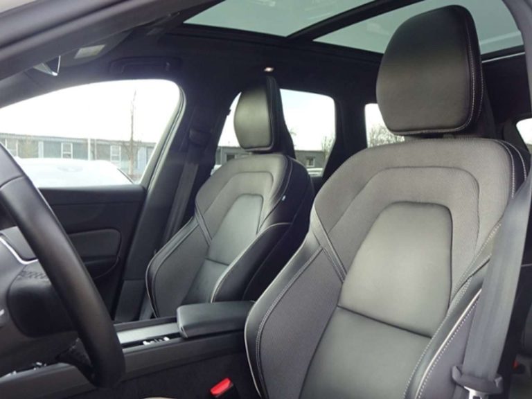 Volvo XC60 Recharge T6 AWD R-Design - photo 11