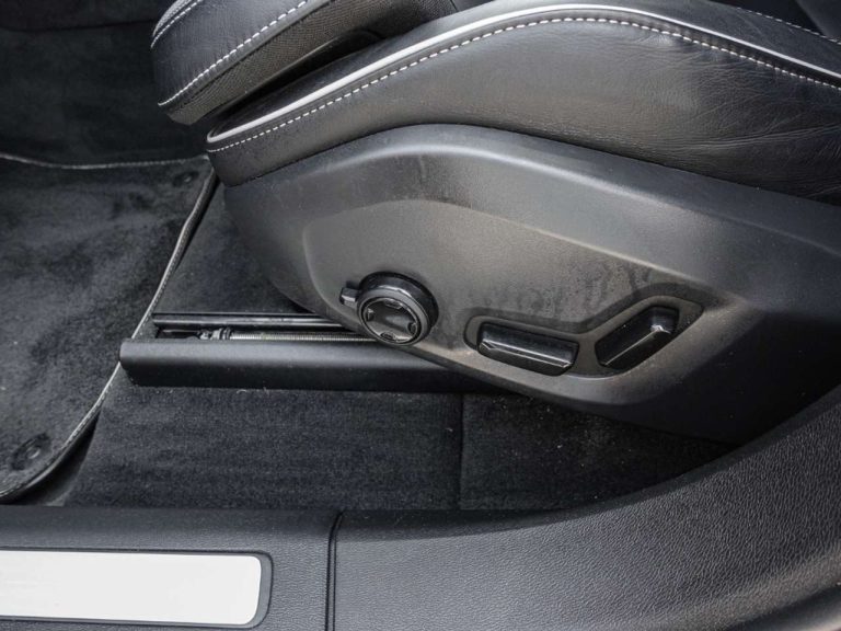 Volvo XC60 T8 Recharge AWD R-Design - photo 12