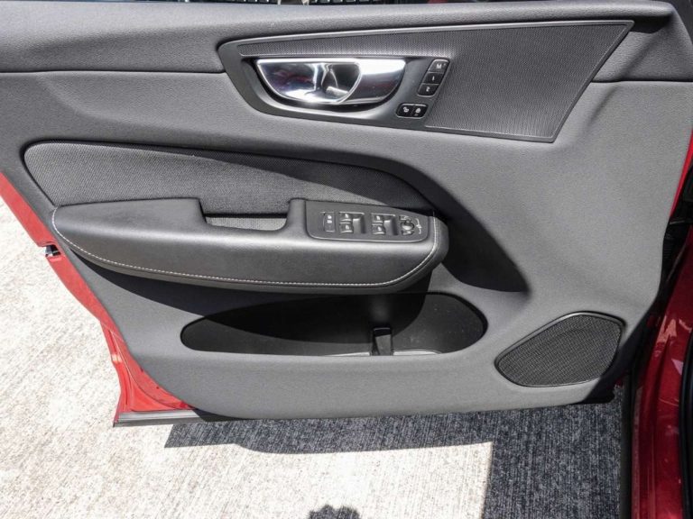 Volvo XC60 T8 Recharge AWD R-Design - photo 13