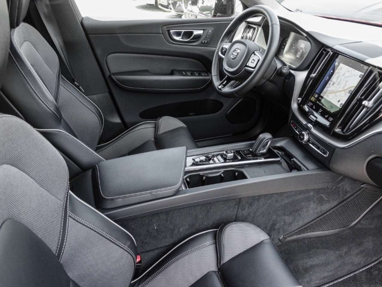 Volvo XC60 T8 Recharge AWD R-Design - photo 3