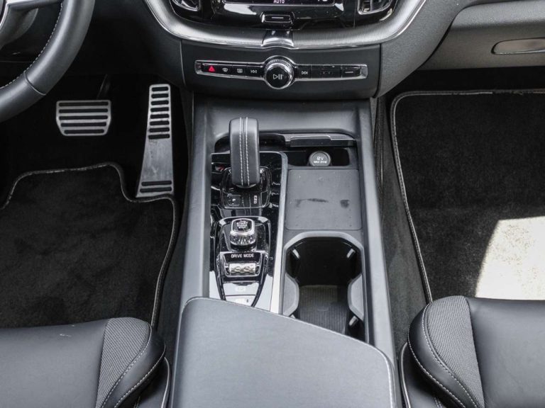 Volvo XC60 T8 Recharge AWD R-Design - photo 9