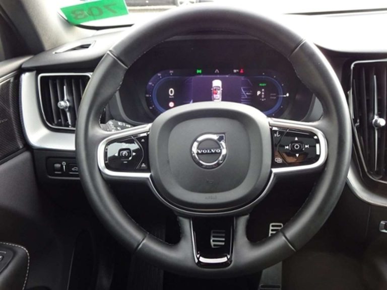 Volvo XC60 Recharge T6 AWD R-Design - photo 9