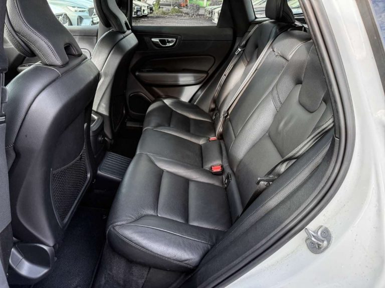 Volvo XC60 Recharge T6 AWD Plus Bright - photo 10