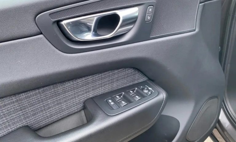 Volvo XC60 B4 AWD Core - photo 11