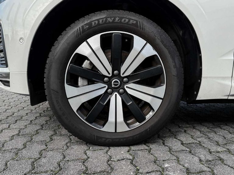 Volvo XC60 Recharge T6 AWD Plus Bright - photo 12