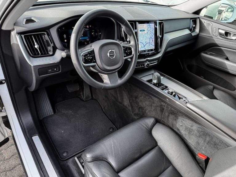 Volvo XC60 Recharge T6 AWD Plus Bright - photo 4