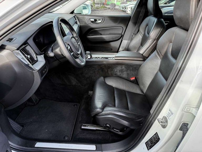 Volvo XC60 Recharge T6 AWD Plus Bright - photo 8