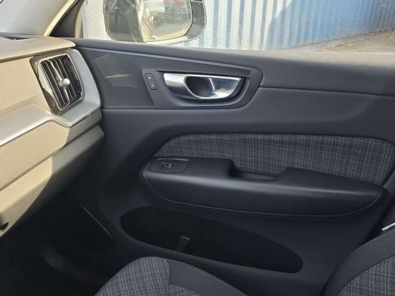 Volvo XC60 T6 Recharge AWD Core - photo 8