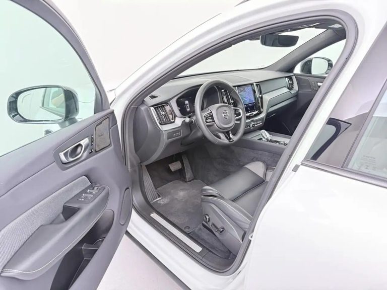 Volvo XC60 Recharge T6 AWD Plus Dark - photo 10