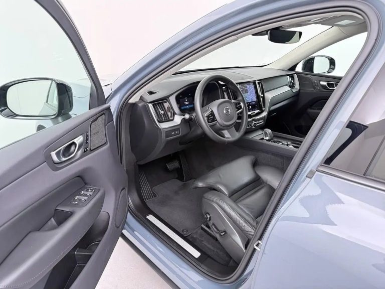 Volvo XC60 T6 Plug-in Hybrid Plus Dark AWD - photo 11