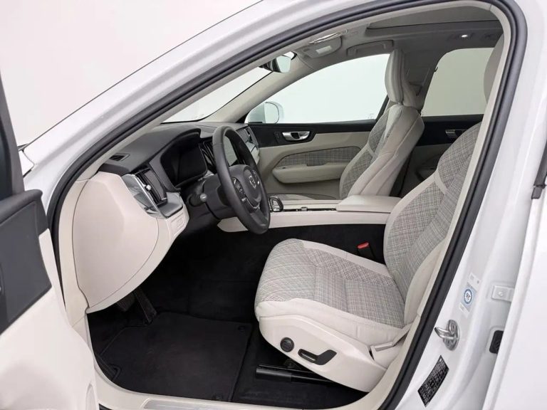 Volvo XC60 T8 Recharge Core AWD - photo 11