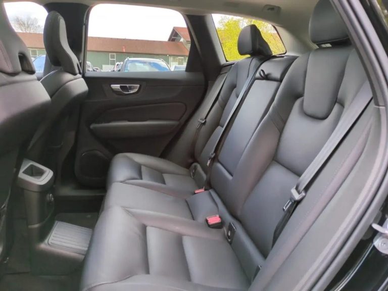Volvo XC60 Recharge Plug-In Hybrid AWD R-Design - photo 11