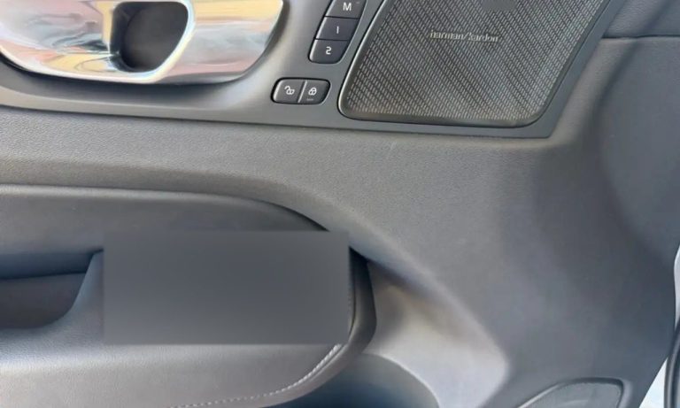 Volvo XC60 B4 Plus Dark - photo 14