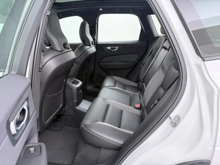 Volvo XC60 Recharge T6 AWD Plus Dark - photo 14