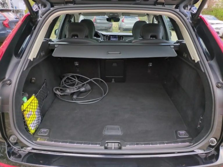 Volvo XC60 Recharge Plug-In Hybrid AWD R-Design - photo 14