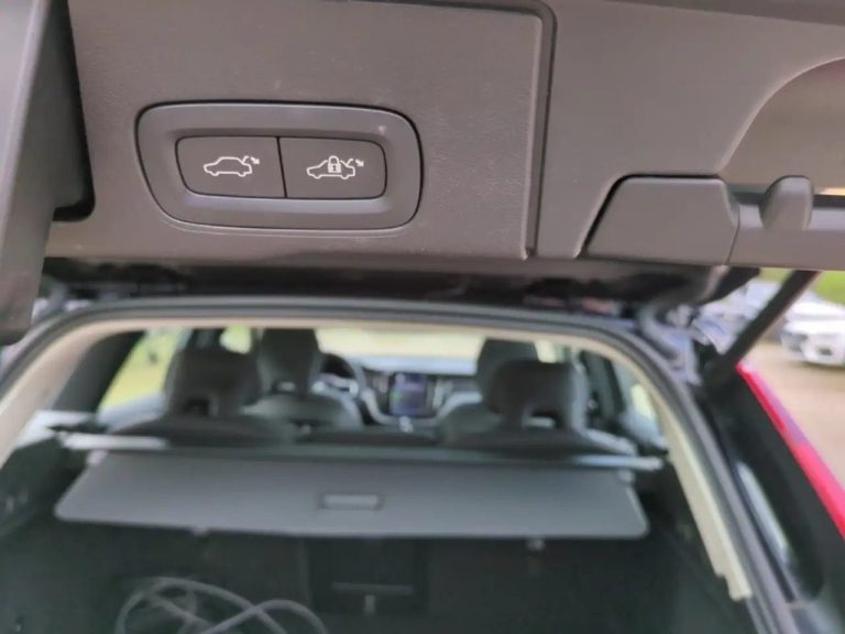 Volvo XC60 Recharge Plug-In Hybrid AWD R-Design - photo 16