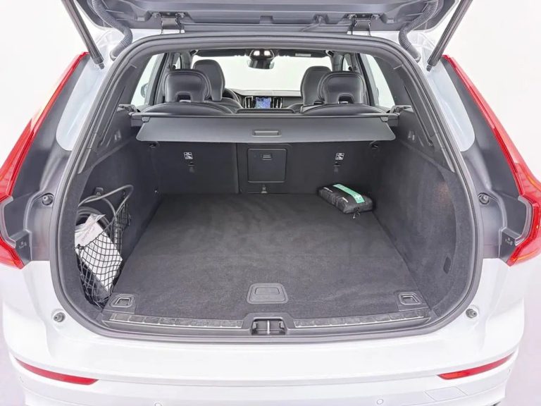 Volvo XC60 Recharge T6 AWD Plus Dark - photo 17
