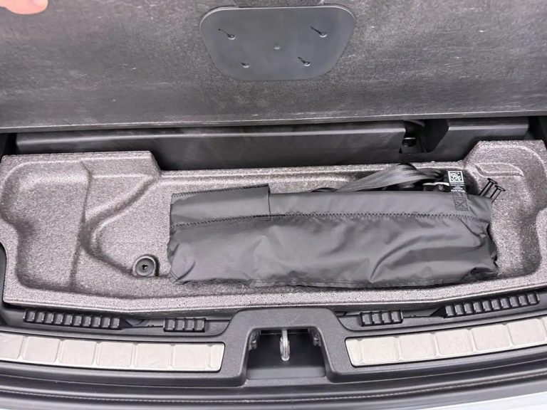 Volvo XC60 Recharge T6 AWD Plus Dark - photo 18