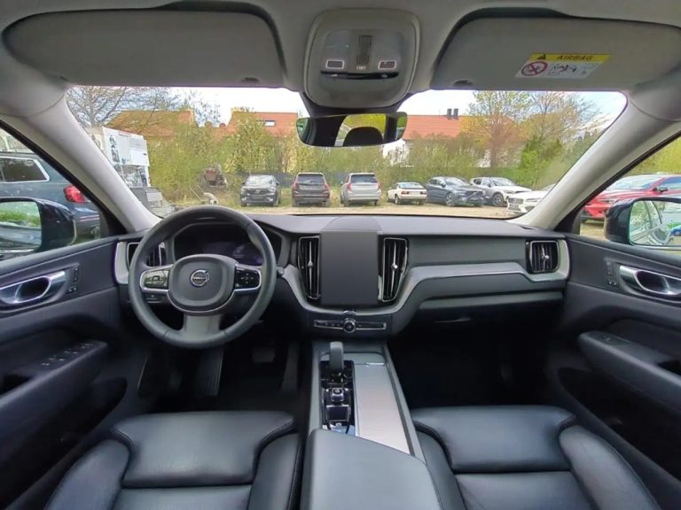Volvo XC60 Recharge Plug-In Hybrid AWD R-Design - photo 18