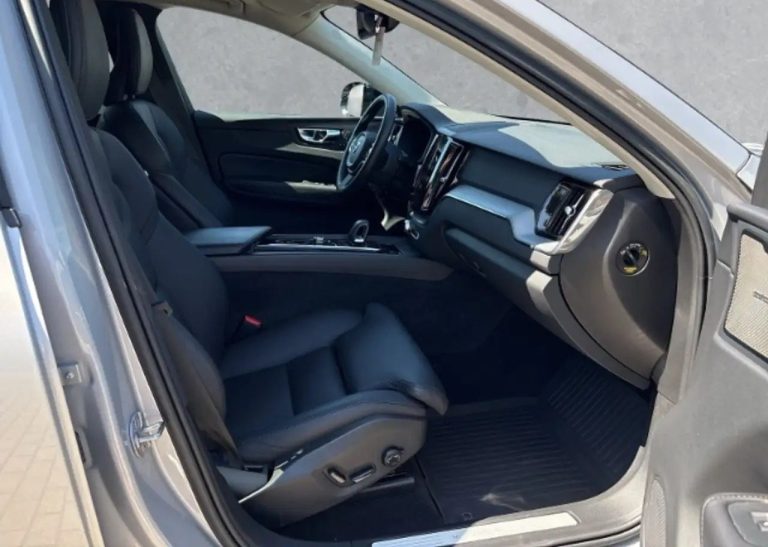 Volvo XC60 B4 Diesel Plus Dark - photo 3