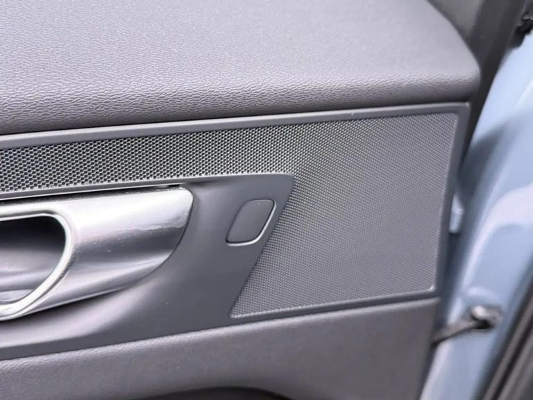 Volvo XC60 Recharge T6 AWD Plus Dark - photo 15