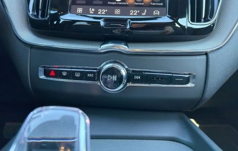 Volvo XC60 T8 Recharge AWD Plus Black Edition - photo 15
