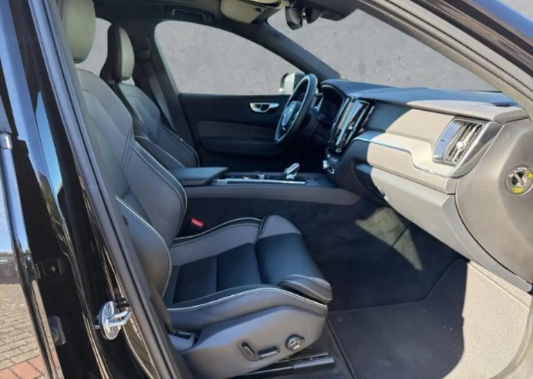 Volvo XC60 T8 Recharge AWD Plus Black Edition - photo 3