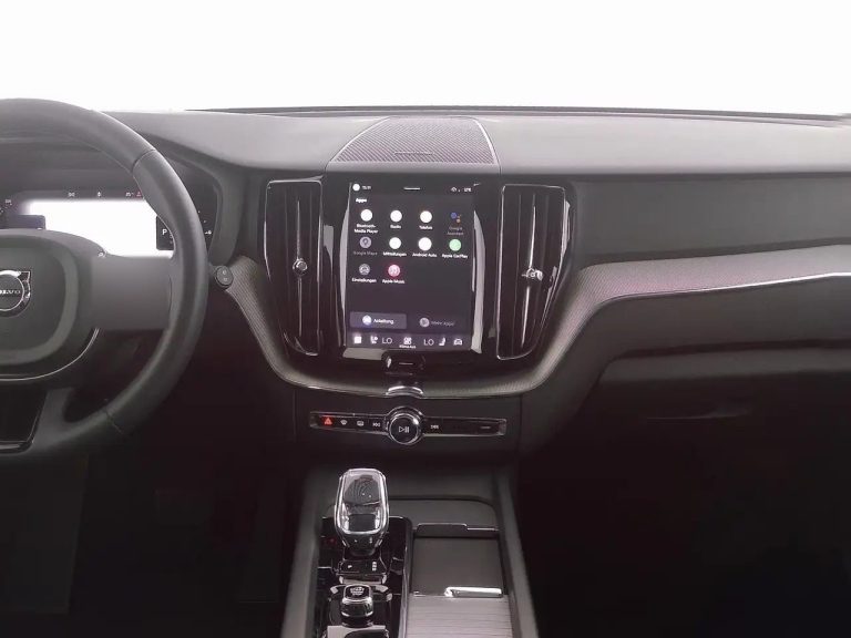 Volvo XC60 Recharge T6 AWD Plus Black Edition - photo 6