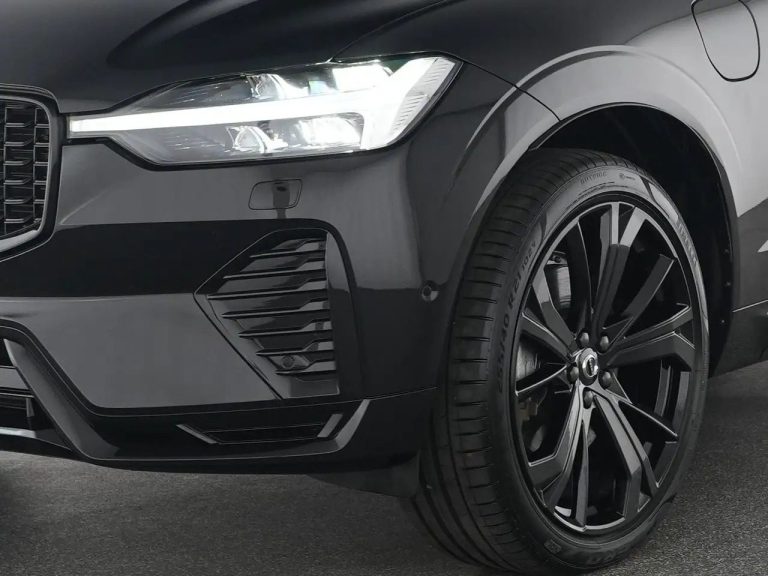 Volvo XC60 Recharge T6 AWD Plus Black Edition - photo 8