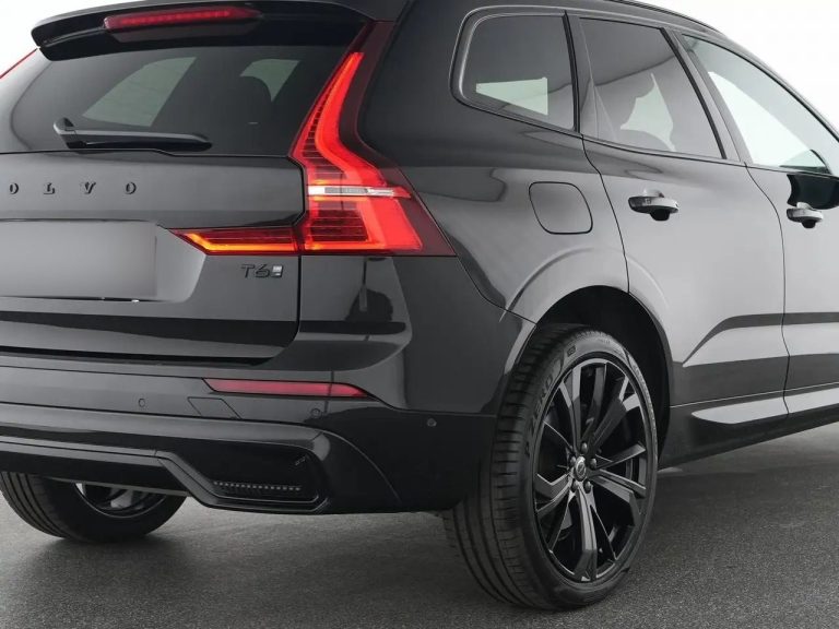 Volvo XC60 Recharge T6 AWD Plus Black Edition - photo 9