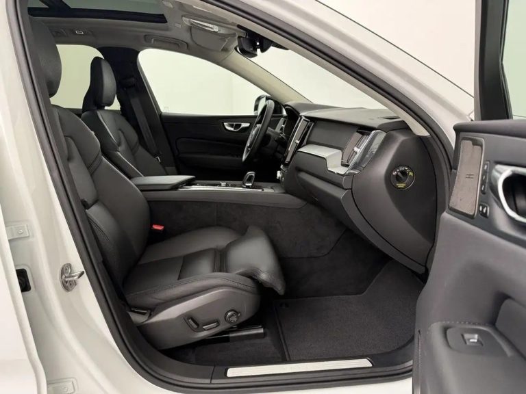 Volvo XC60 T8 Recharge AWD Plus Dark - photo 17